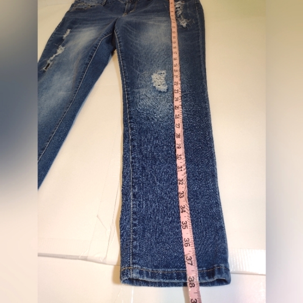 Maurices Women's Distressed Patch Stretchy Jeans Size (18) Regular - Picture 9 of 14